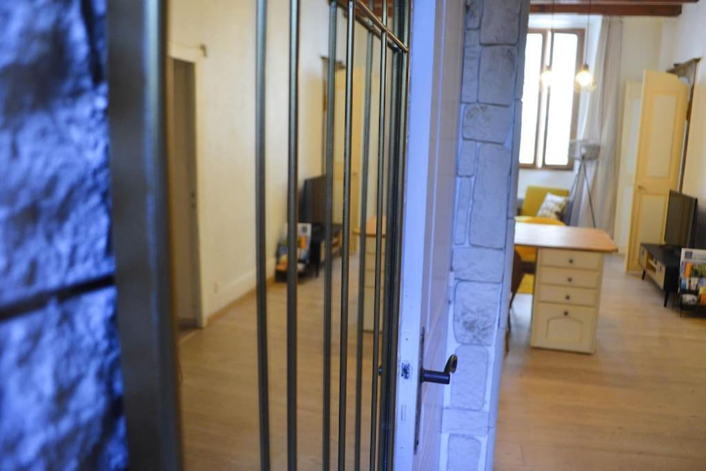 Le Chateau Apartment *