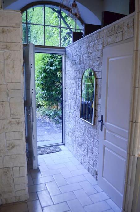 Le Chateau Apartment *